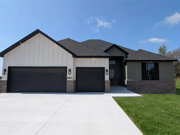 5401 S Pleasant Valley Rd, Gentry, AR 72734