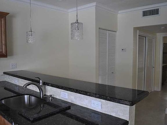 2nd image of 2100 NE 39th St APT 402