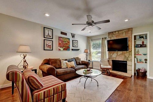 2nd image of 3504 Fleetwood Dr Unit B
