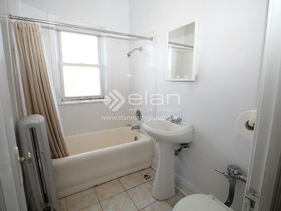 5th image of 6536 N Lakewood Ave APT 9