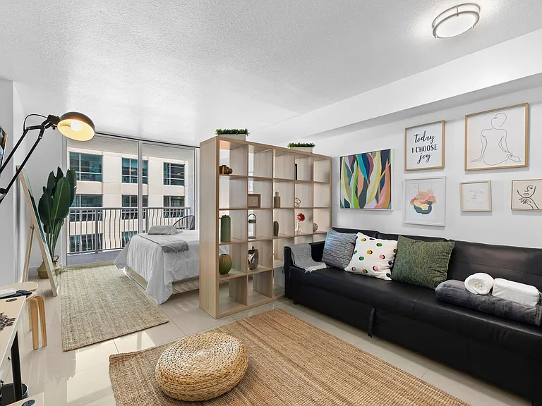 1 SE 12th St #32-ID1026152P — Photo 3