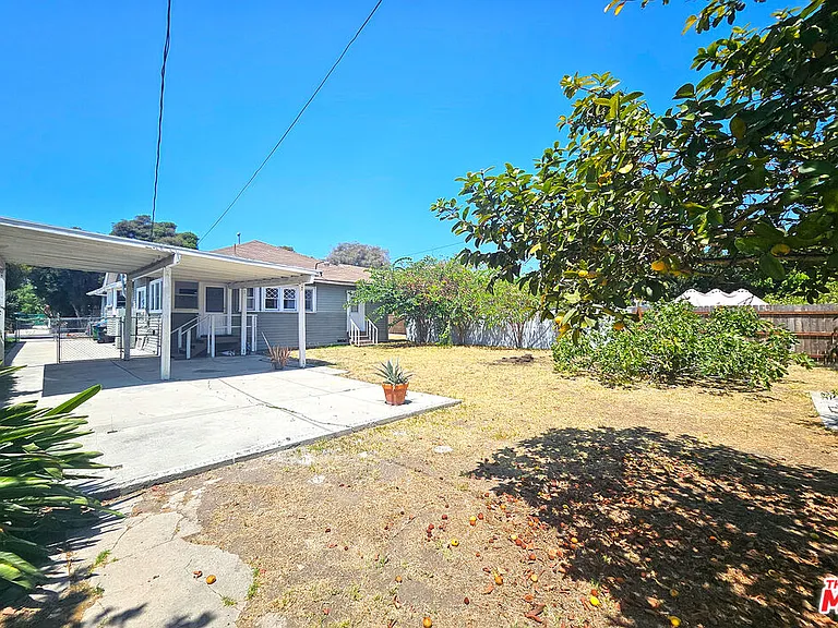 648 N Heliotrope Dr — Photo 22