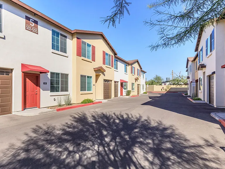 San Luciano Townhomes — Photo 1
