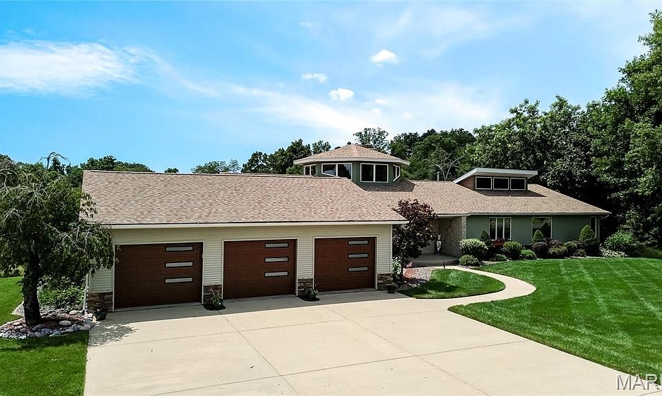 1st image of 5119 White Oak Dr