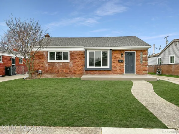 27927 Nieman St, Saint Clair Shores, MI 48081