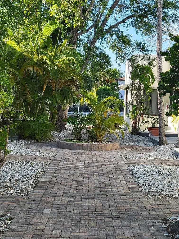 2 bed, 1.0 bath, $2,300 — Photo 3