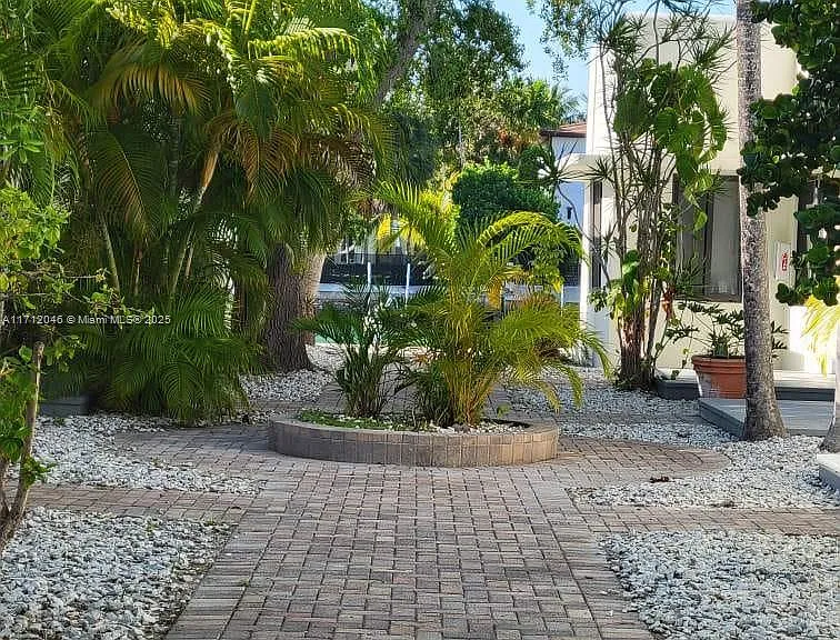 1725 Calais Dr #23 — Photo 3