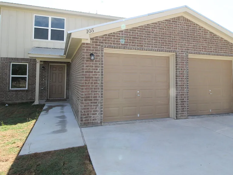 105 N Love Ave #B — Photo 3
