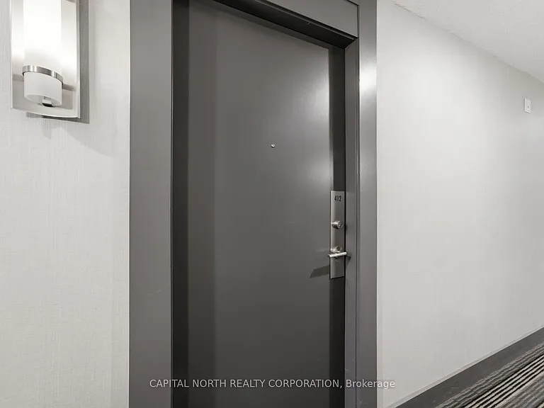 270 Wellington St W #412 — Photo 6