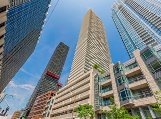 2221 Yonge St #5702-C10, Toronto, ON M4S 0B8