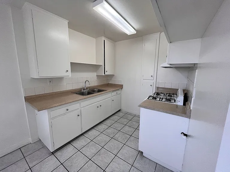 Cypress Apartments — Photo 17