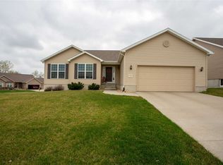 2526 Feather Ridge Dr, Cedar Falls, IA 50613