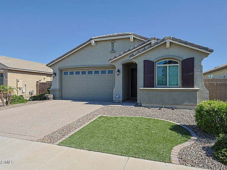 15269 W Pierce St — Photo 1