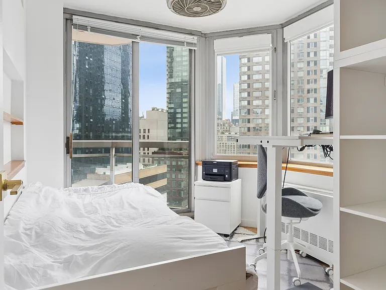 500 W 43rd St #14B — Photo 4