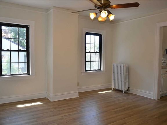 4th image of 37 Hawthorne St