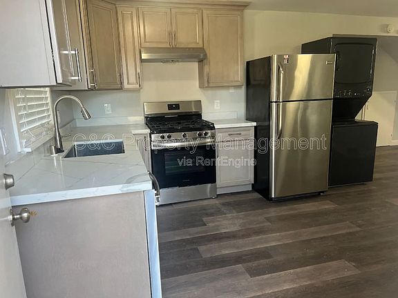 3rd image of 1140 West St #1/2