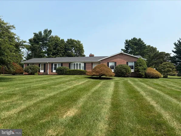 2215 Cherokee Dr, Westminster, MD 21157
