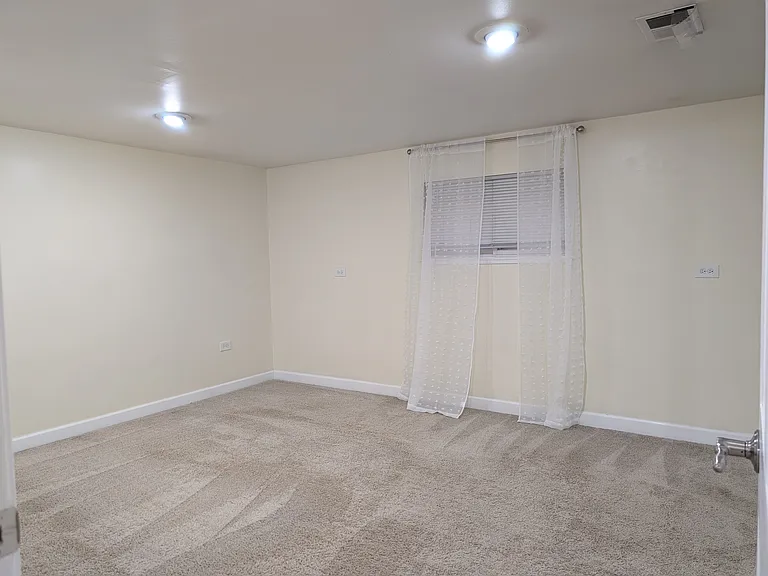 2226 N Burling St #1 — Photo 9