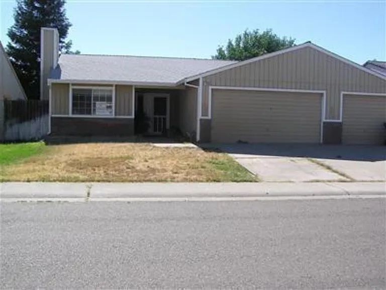 7756 Southbreeze Dr — Photo 1
