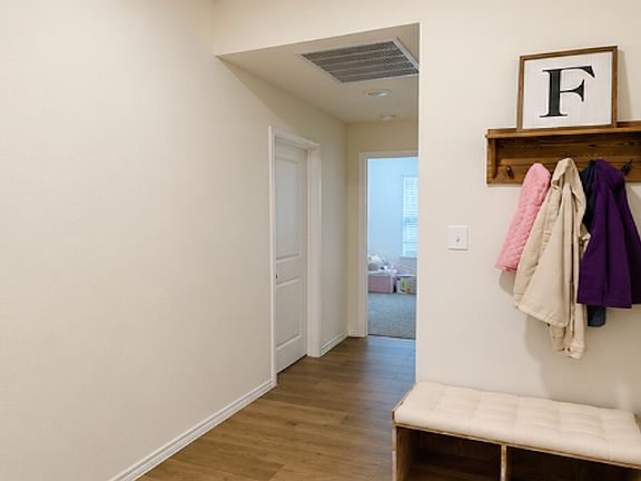3rd image of 2917 Jasmine Dr