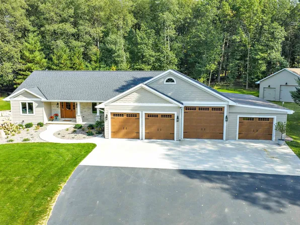 2326 Pristine Ln, Suamico, WI 54313