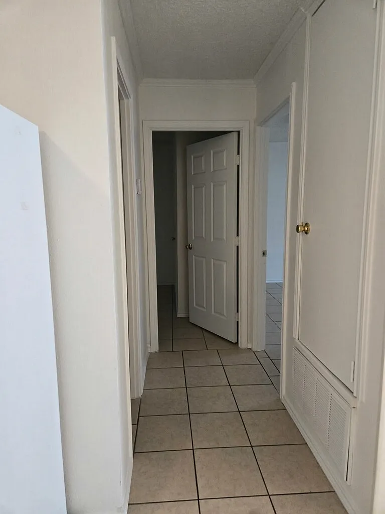2 bed, 800 sqft, $950 — Photo 3
