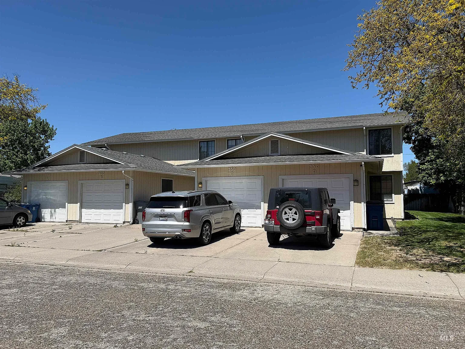 2 bed, 1.5 bath, 1072 sqft, $1,250 — Photo 3