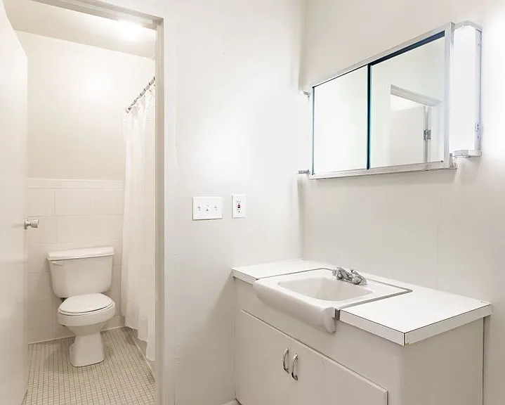 242 West Franklin Ave — Photo 12