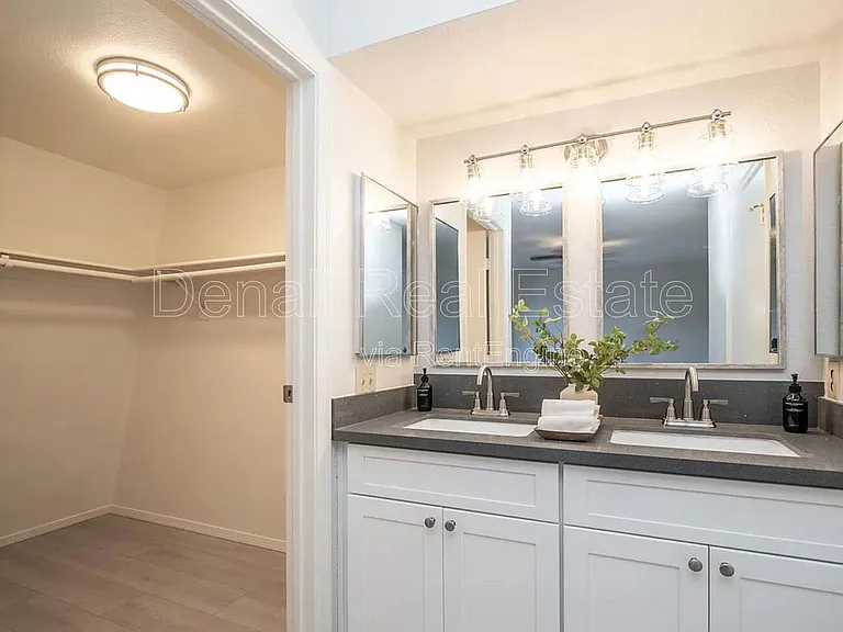 1329 S Mitchell Dr — Photo 16