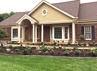 12357 Courtyard Lake Dr, Saint Louis, MO 63127