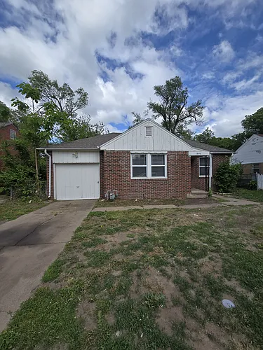 1040 N Volutsia Ave Photo 1