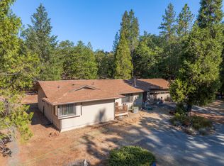 1030 Red Mountain Dr, Grants Pass, OR 97526