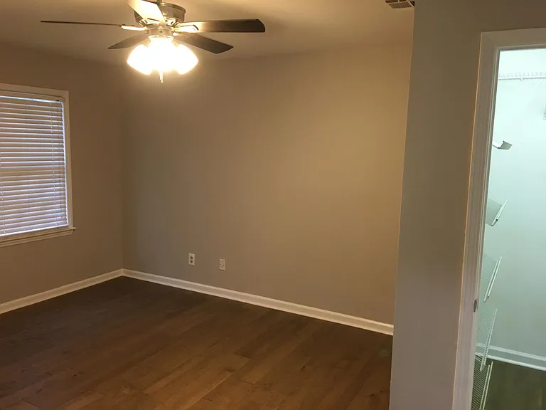 2909 Canterbury Dr — Photo 13