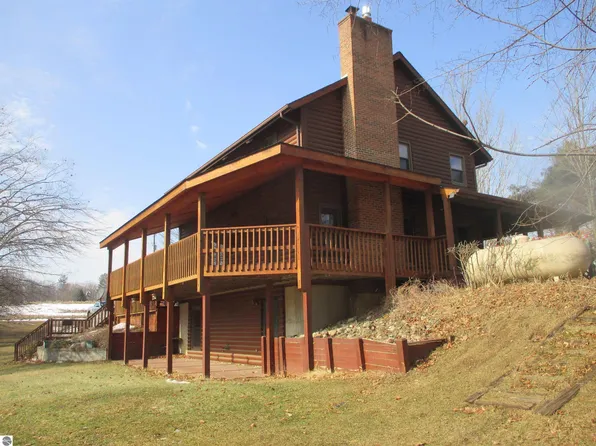 6203 S Whiteville Rd, Mount Pleasant, MI 48858