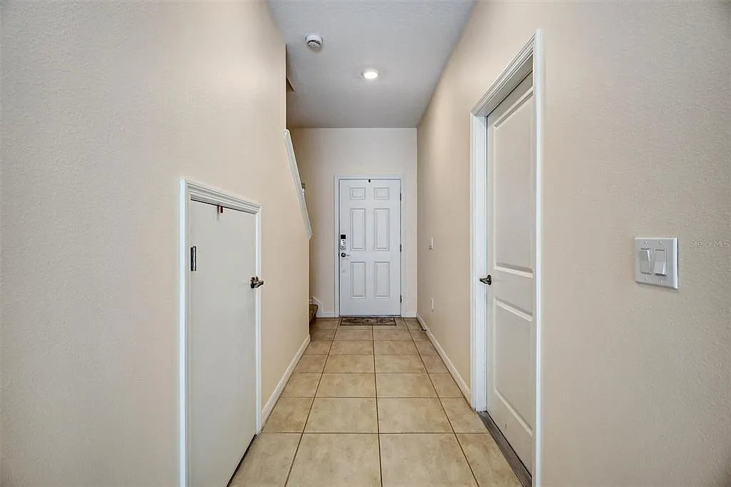 3 bed, 2.5 bath, 1365 sqft, $2,500 — Photo 4