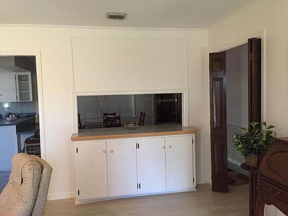 4th image of 405 Bonaire Dr
