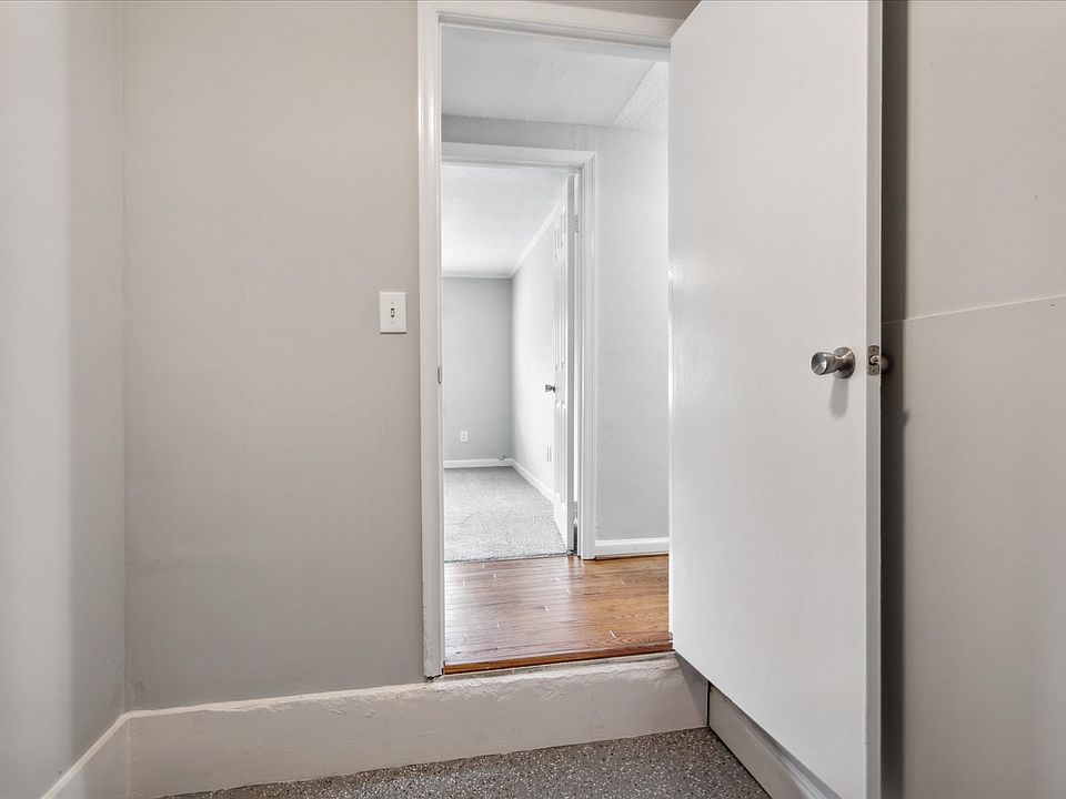 1st image of 112 Oak St