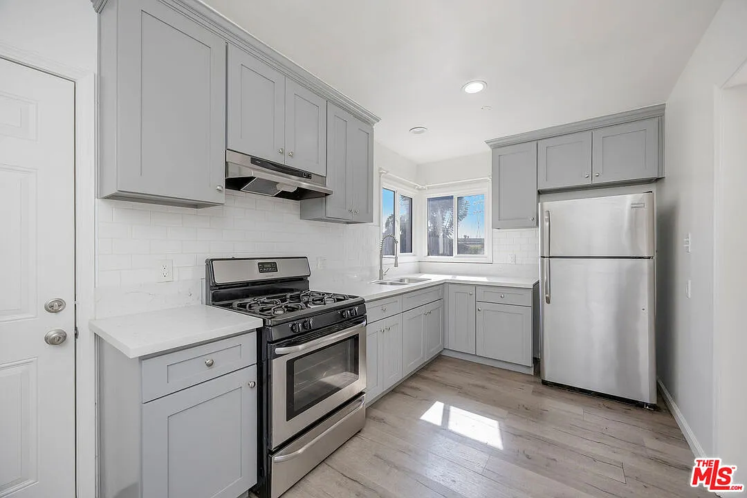 2 bed, 1.0 bath, 950 sqft, $3,395 — Photo 4