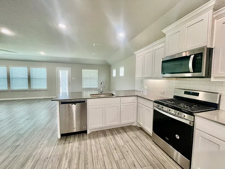 525 Ardsley Ln — Photo 25