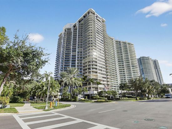 20185 E Country Club Dr APT 204, Aventura, FL 33180