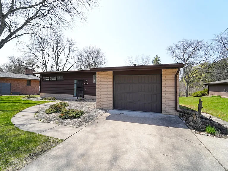 4114 Chelsea Ct — Photo 2