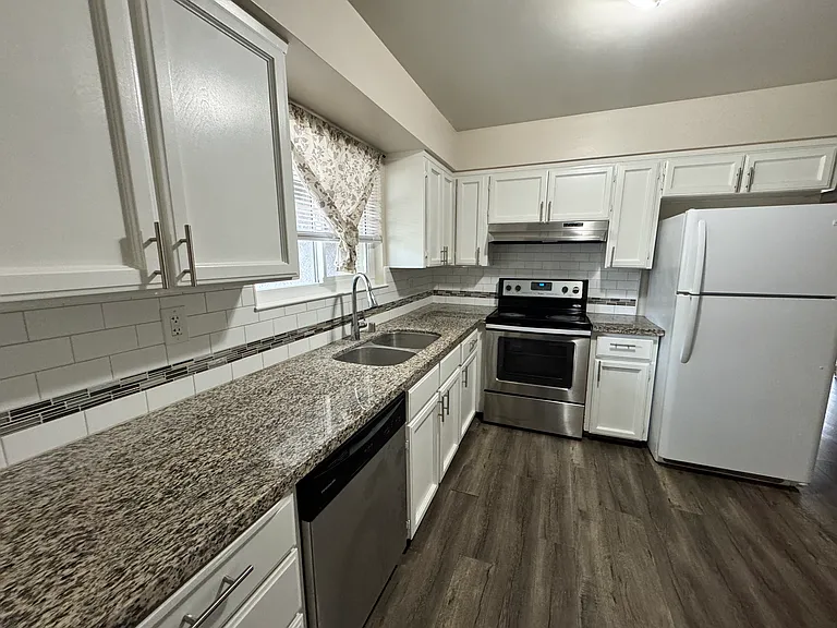 3115 W Santa Ana Ave — Photo 4