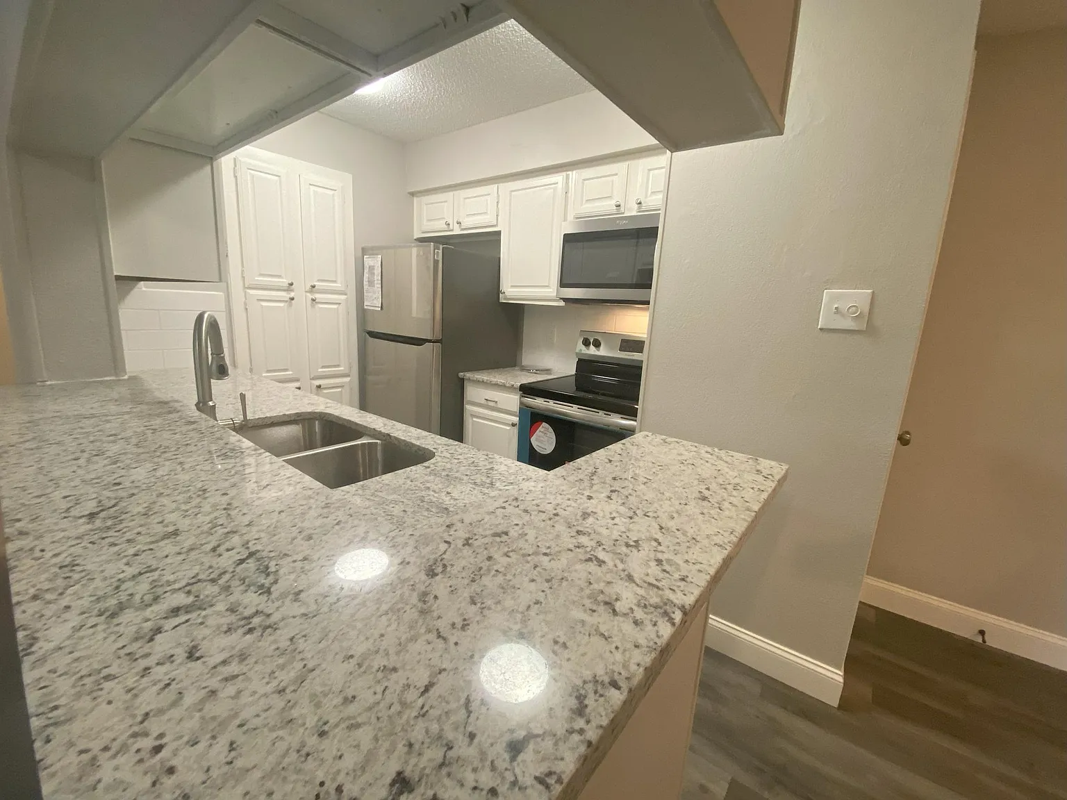 1 bed, 656 sqft, $1,213 — Photo 2