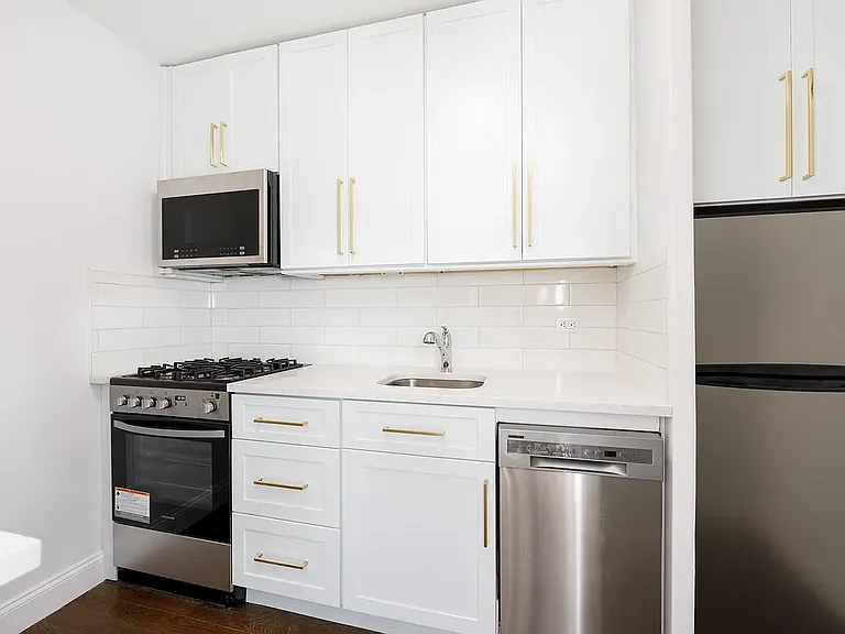 333 E 30th St #14F — Photo 8