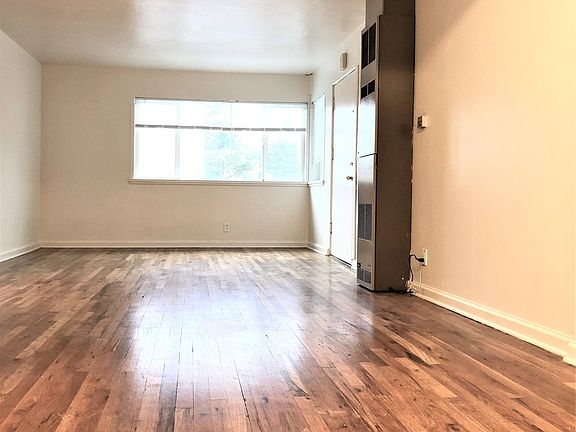 3rd image of 1820-1850 N Killingsworth St #8