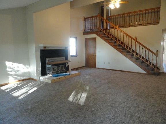5th image of 5719 Laurel Dr