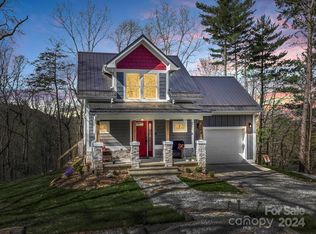 209 Jacks Paw Ln, Hendersonville, NC 28792