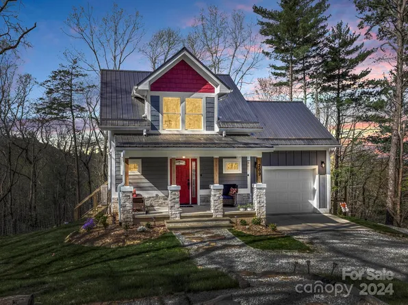 209 Jacks Paw Ln, Hendersonville, NC 28792