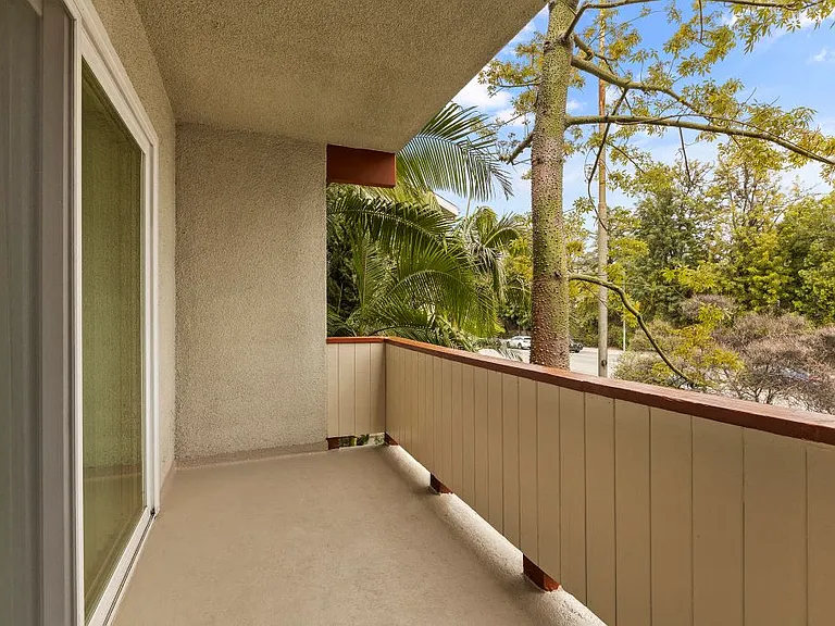 5633-45 N Topanga Canyon Blvd — Photo 14