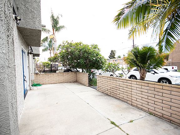 4th image of 16821 Green Ln #B